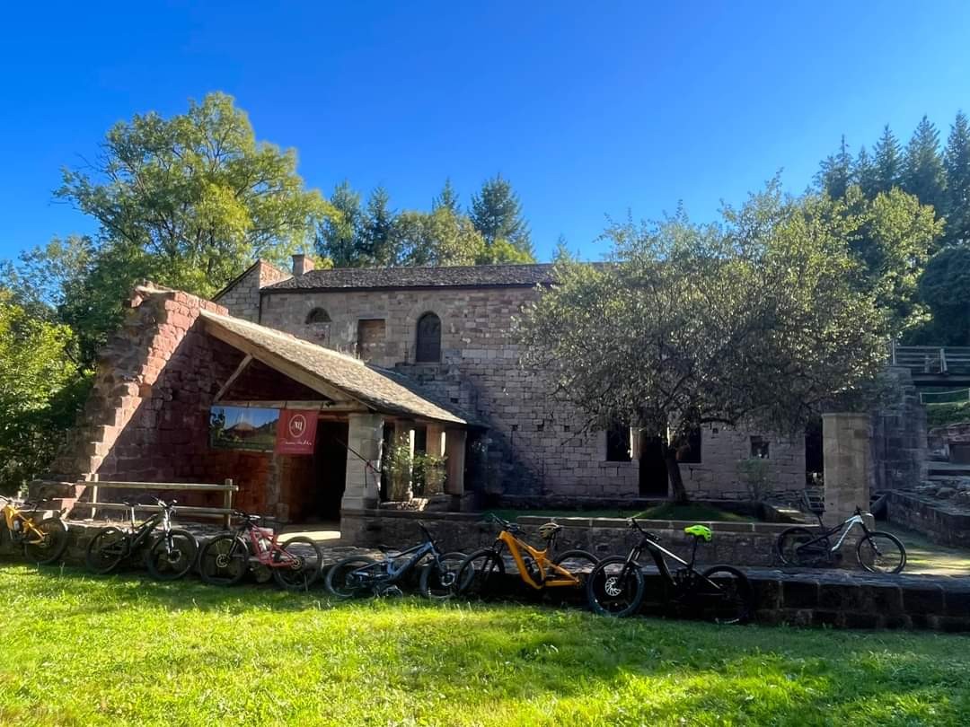 Fb img 1726593758930 1 